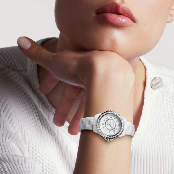 Relllotge Chanel J12 bisell diamants Calibre 12.2